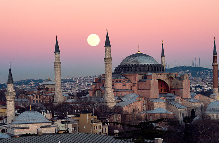hagia-sophia-church-istanbul-turkey-gettyimages-skaman306